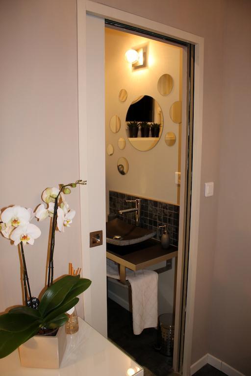 A La Fleur D Oranger - Lille La Madeleine Bed & Breakfast La Madeleine  Room photo